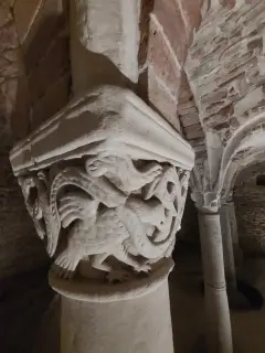 Capitello - Chiesa-cripta di Sant'Anastasio a Asti