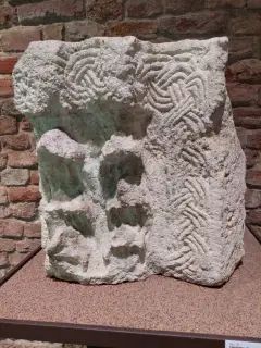 Capitello - Chiesa-cripta di Sant'Anastasio a Asti