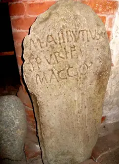 Cippo funerario romano - Chiesa di San Martino a Ciriè