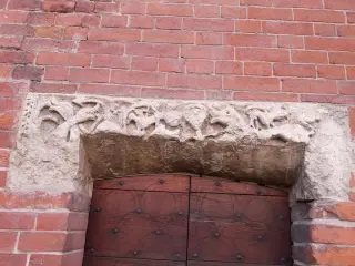 Architrave lato nord - Battistero o Rotonda di San Pietro in Consavia a Asti