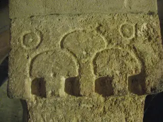 Cripta - Capitello - particolare - Santuario o Priorato di Santo Stefano al Monte a Candia Canavese