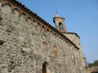Fianco sud - particolare - Santuario o Priorato di Santo Stefano al Monte a Candia Canavese
