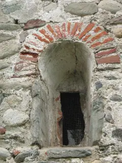 Monofora - Santuario o Priorato di Santo Stefano al Monte a Candia Canavese
