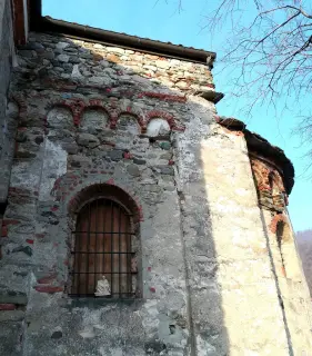 Archetti sul fianco - Chiesa di Santo Stefano di Sessano a Chiaverano