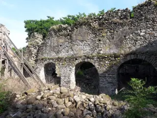 Archi navata destra - Ruderi Della Chiesa di Santa Maria d'Areglio o Gesiassa a Borgo d'AleFrazione Areglio