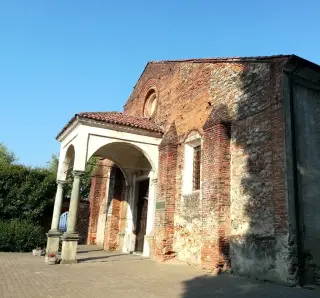 Facciata - Chiesa dell' Assunta o di Santa Maria a Salussola