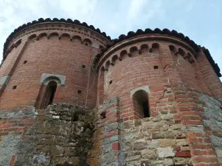 Absidi - Chiesa Cimiteriale di San Giorgio a MontafiaFrazione Bagnasco