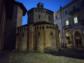 Battistero in notturna - Battistero di San Giovanni Battista a Biella