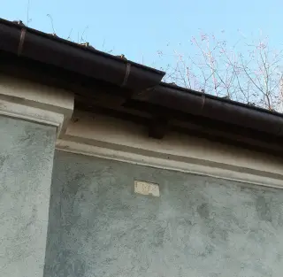 Marmo con data - Chiesa della Madonna delle Grazie a Camburzano