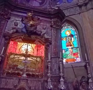 Interno e vetrata - Collegiata o Parrocchiale dell' Annunziata a Masserano