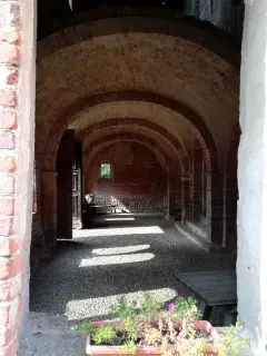 Portico - Chiesa di S. Pietro e Paolo/S. Tommaso/S.pietro alla Garella a Castelletto CervoFrazione Bozzo