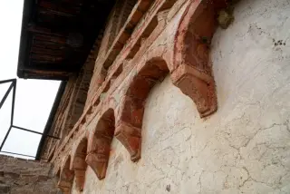 Fianco destro - Chiesa della Madonna di Cerniori o Santa Maria de Cerniori a RoasioFrazione Curavecchia