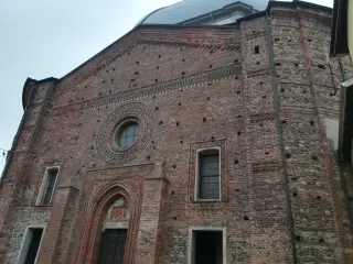 Facciata - Parrocchiale di San Pietro a Gattinara