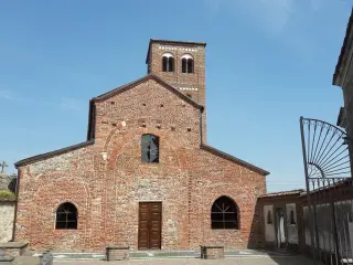 Facciata - Chiesa di San Pietro al Cimitero a Tronzano Vercellese