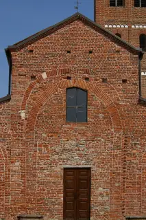 Facciata - Chiesa di San Pietro al Cimitero a Tronzano Vercellese