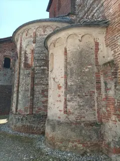 Abside - Chiesa o Canonica Regolare di San Giulio a Bellinzago NovareseFrazione Badia di Dulzago