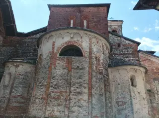Abside - Chiesa o Canonica Regolare di San Giulio a Bellinzago NovareseFrazione Badia di Dulzago