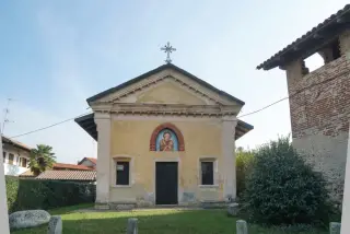 Facciata - Oratorio o Chiesa di Santa Maria di Linduno o Lindeno a MomoFrazione Linduno