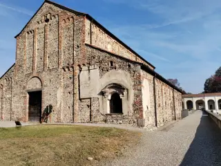 Facciata e fianco - Basilica di San Michele a Oleggio