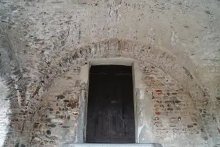 Portale laterale - Parrocchiale di San Vincenzo in Castro a Pombia