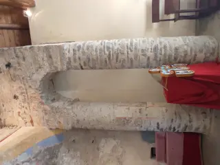 Colonne con tracce di affreschi - Chiesa di San Sebastiano a Lesa