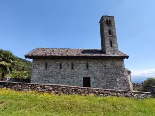 Fianco e campanile - Chiesa di San Sebastiano a Lesa
