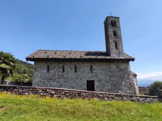 Fianco e campanile - Chiesa di San Sebastiano a Lesa