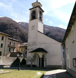Facciata - Parrocchiale di San Pietro e Paolo a ValstronaFrazione Forno