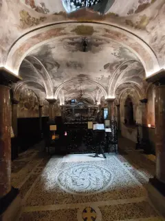 Cripta - Basilica di San Giulio a Orta San GiulioFrazione Isola di San Giulio