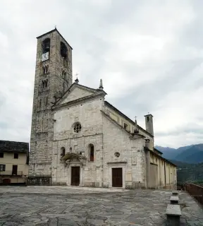 Facciata e fianco destro - Parrocchiale dei Santi Pietro e Paolo a Crevoladossola