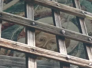 Interno attraverso la grata - Cappella di San Pantaleone a BoccioletoFrazione Oro