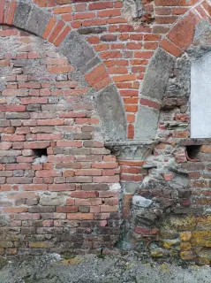 Capitello fianco sinistro - Chiesa Cimiteriale di San Pietro Vecchio al Cimitero a Brusasco