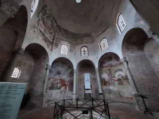 Interno - Battistero del Duomo a Novara