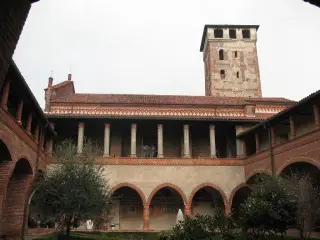 Chiostro loggiato e campanile - Abbazia di San Nazzaro o dei Santi Nazario e Celso a San Nazzaro Sesia