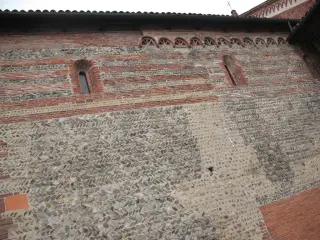 Fianco destro - Abbazia di San Nazzaro o dei Santi Nazario e Celso a San Nazzaro Sesia
