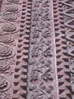 Portale particolare decorazioni in cotto - Abbazia di San Nazzaro o dei Santi Nazario e Celso a San Nazzaro Sesia