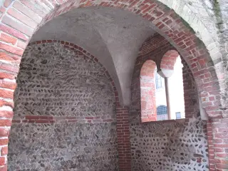 Quadriportico Interno - Abbazia di San Nazzaro o dei Santi Nazario e Celso a San Nazzaro Sesia