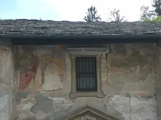 Fianco e affreschi - Chiesa di San Marco a Varallo