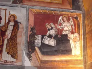 Cappella Botoneri controfacciata - san Michele pesa un'anima - Santuario di San Magno a Castelmagno