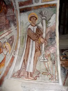 Nicchia campanile, intradosso, san Bernardo da Mentone incatena il demonio - Chiesa di San Pietro o San Peyre a Stroppo