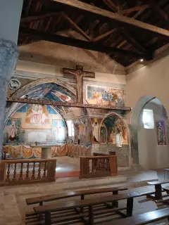 Interno verso abside - Chiesa di San Pietro o San Peyre a Stroppo