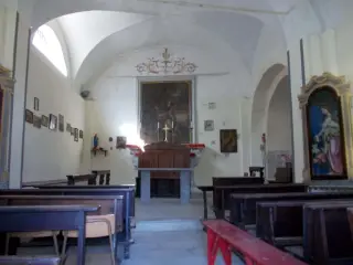 Parete di fondo e altare - Cappella di Santa Maria Maddalena a Bernezzo