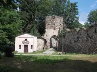 Cappella del castello superiore - Cappella della Madonna del Castello o San Sebastiano a Bagnolo Piemonte