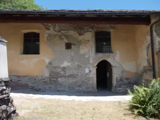 Ingresso lato sud - Ex Parrocchiale dell' Assunta a MacraFrazione Serremorello