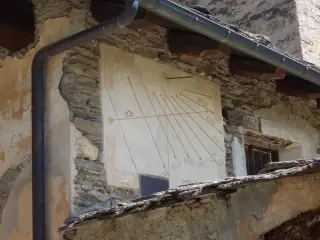 Lato sud ,meridiana - Ex Parrocchiale dell' Assunta a MacraFrazione Serremorello