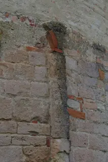 Lesena absidale - Chiesa di Sant'Eusebio a Castelnuovo Don Bosco