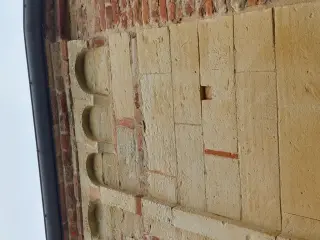 Archetti e peducci - Chiesa di San Pietro al Cimitero a Portacomaro