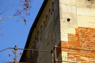 Fianco sinistro - Chiesa di San Pietro al Cimitero a Portacomaro