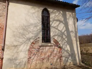 Fianco destro - Chiesa di Santa Maria de Flesco o Madonna delle Ciappellette a Rocchetta Tanaro