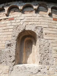 Monofora - Chiesa di San Michele a TonengoFrazione Ottini